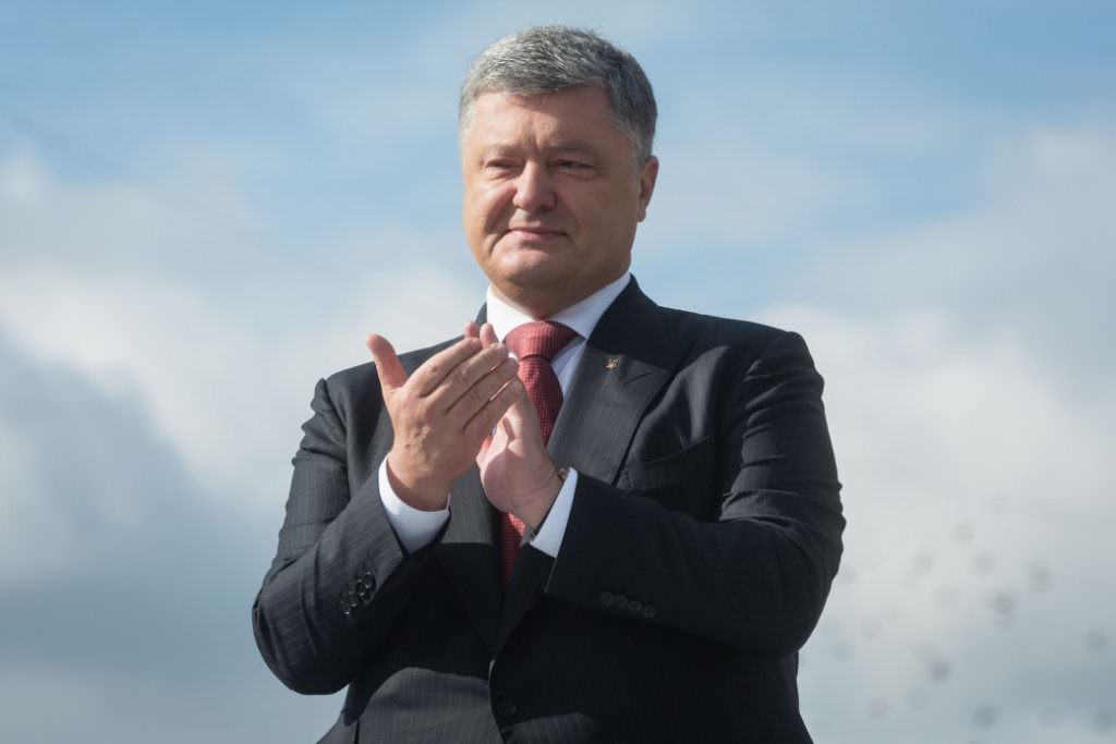 Ціна на скраплений газ впаде, а Україна має налагодити його власне виробництво – Порошенко