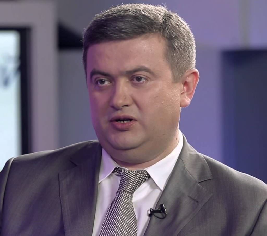 Депутат Віталій Сташук вважає, що не варто перейматися новим іміджем Яценюка