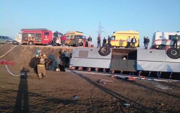 В окупованому Криму перекинувся автобус, 18 постраждалих (ФОТО)