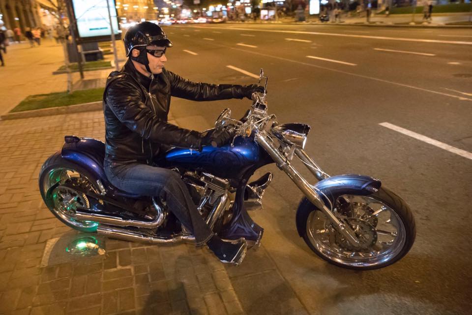 Кличко вночі на мотоциклі інспектував дороги в Києві