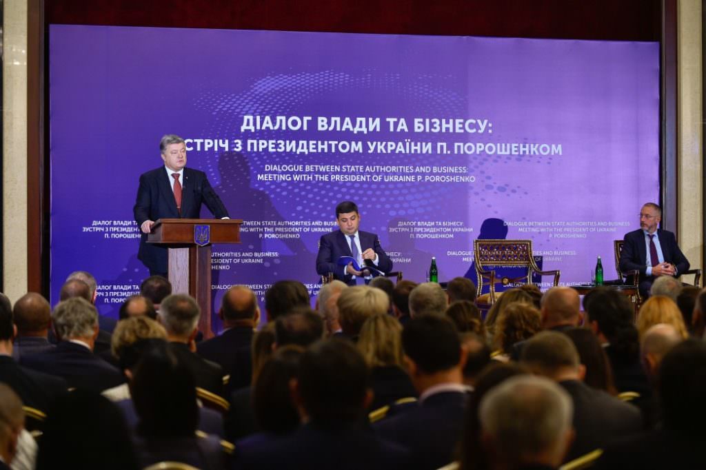 Порошенко повідомив добру новину про скасування роумінгу з Євросоюзом