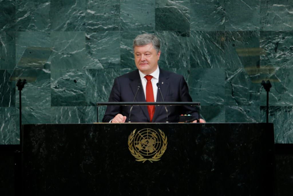 Мандат миротворців має покривати всю окуповану територію, – Порошенко