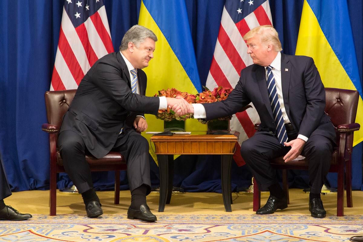 Петро Порошенко та Дональд Трамп під час зустрічі 21 вересня 2017 року