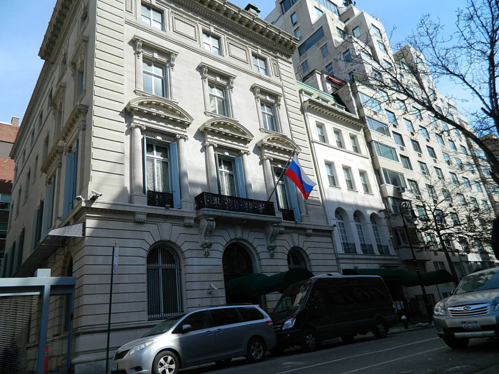 Російських дипломатів в США залишиться більше, ніж американських в Росії