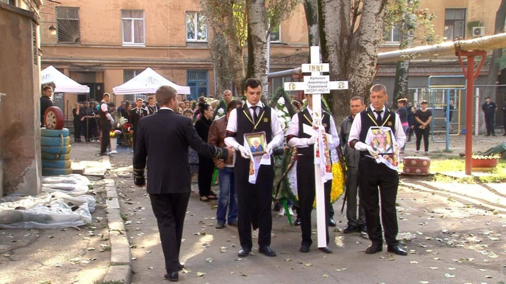 В Одесі попрощалися з дівчинкою, яка загинула у таборі “Вікторія”