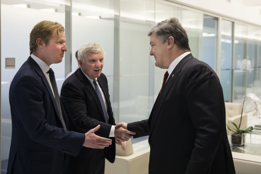 Україна залучила $3 млрд від розміщення 15-річних єврооблігацій – Порошенко
