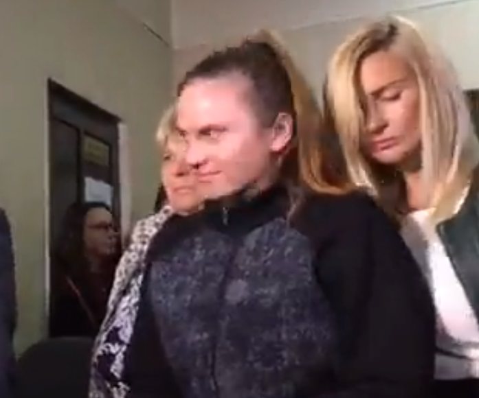 Виховательку з табору “Вікторія” видали на поруки двом нардепам