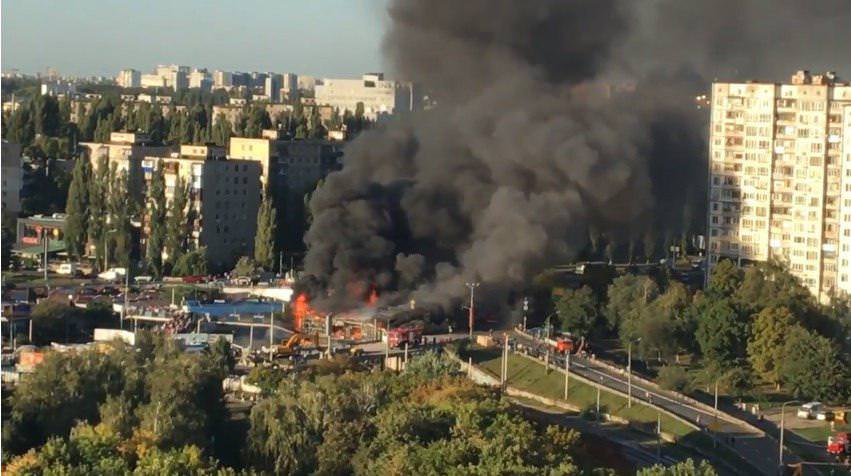 Масштабну пожежу в Києві локалізовано — МНС