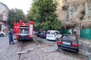 В Одесі пожежа у будинку Руссова: опубліковані фото та відео