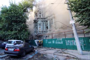 В Одесі пожежа у будинку Руссова: опубліковані фото та відео