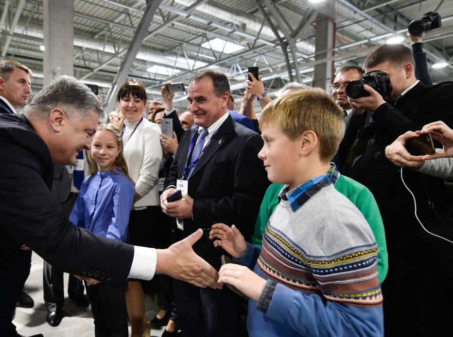 Петро Порошенко на заводі LEONI