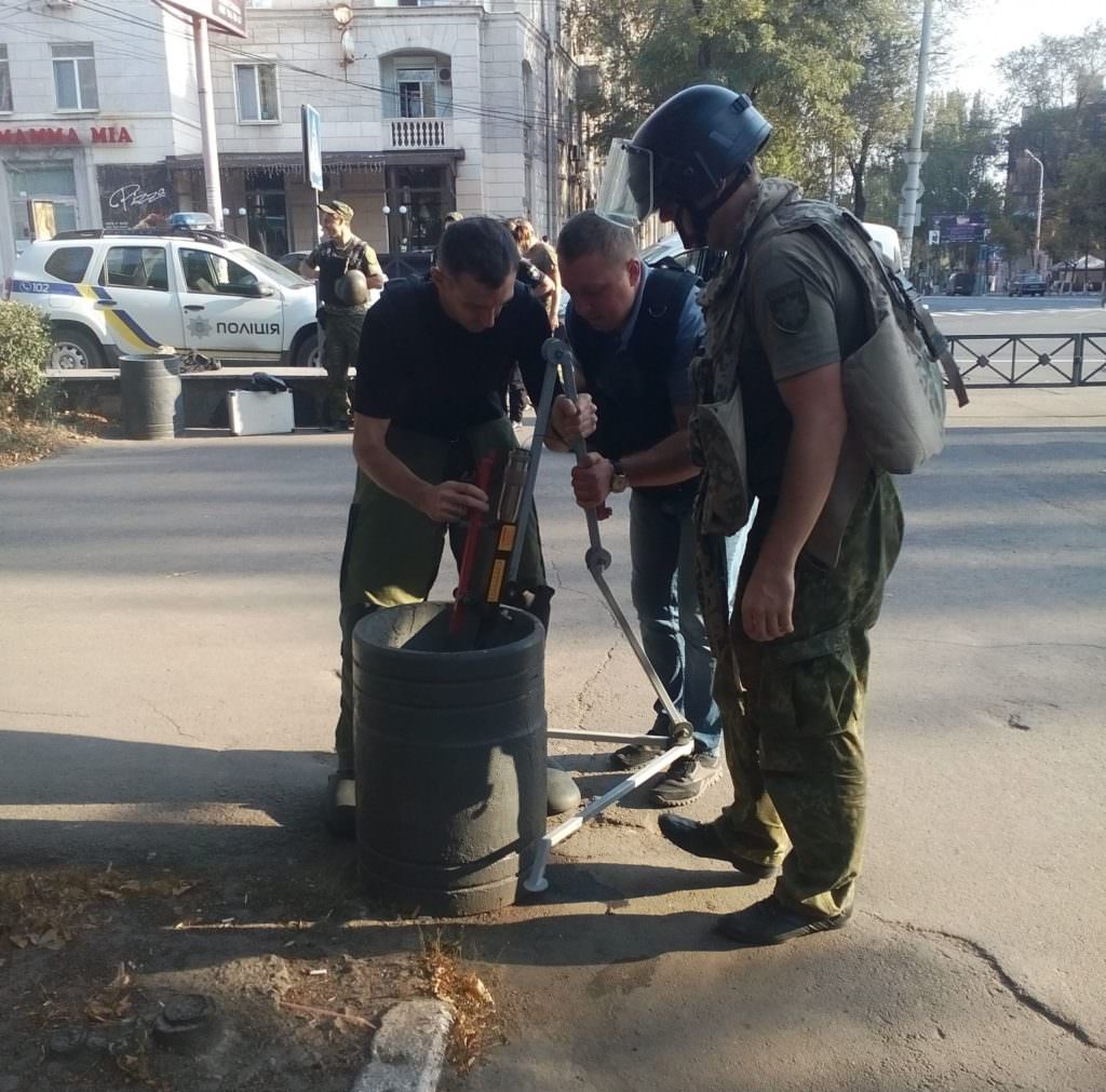 Біля театру в Маріуполі знешкодили вибуховий пристрій