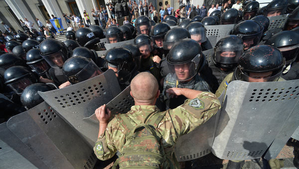 До чого ведуть провокації під Радою, або трагедія без відповідальних