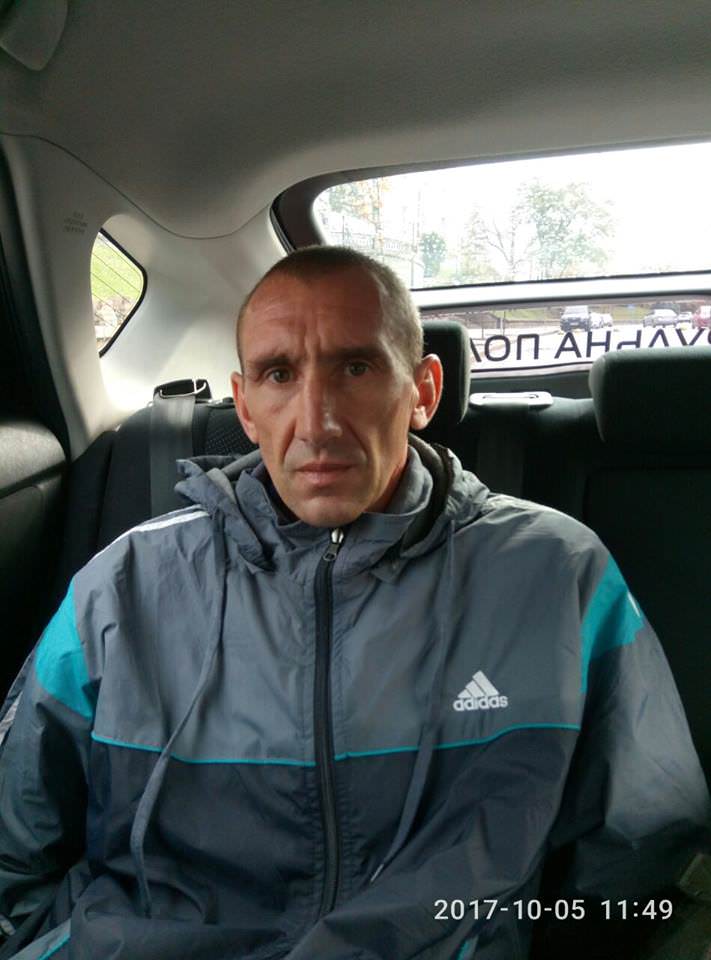 На Алеї Героїв Небесної Сотні у Києві вандал зі Севастополя зруйнував плити з іменами Героїв (ФОТО)