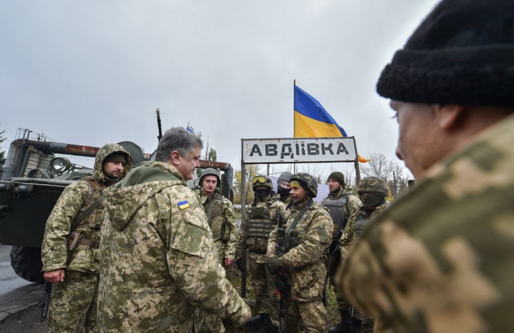 Порошенко сообщил о премии для участников АТО: сколько получат военные