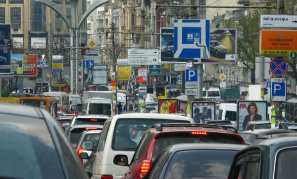 Поки під Радою мітингують: дорожній колапс, рівень “корок” у Києві, поради водіям та прогнози