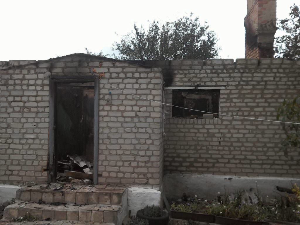 Терористи обстріляли житлові квартали Зайцевого: почалася пожежа