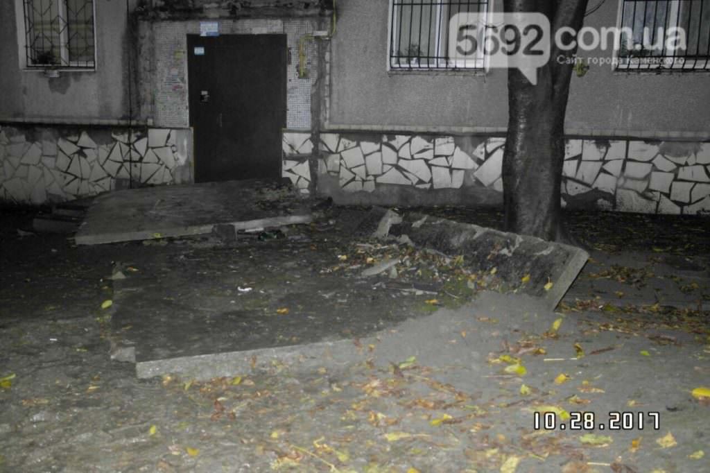 У Дніпропетровській області обвалився козирок під’їзду: є загиблі та постраждалі підлітки