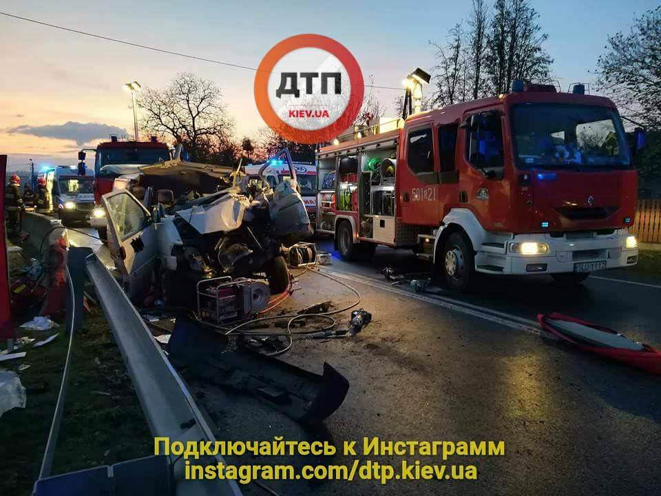 Трагічна ДТП в Польщі: двоє українців загинули, п’ятеро в реанімації