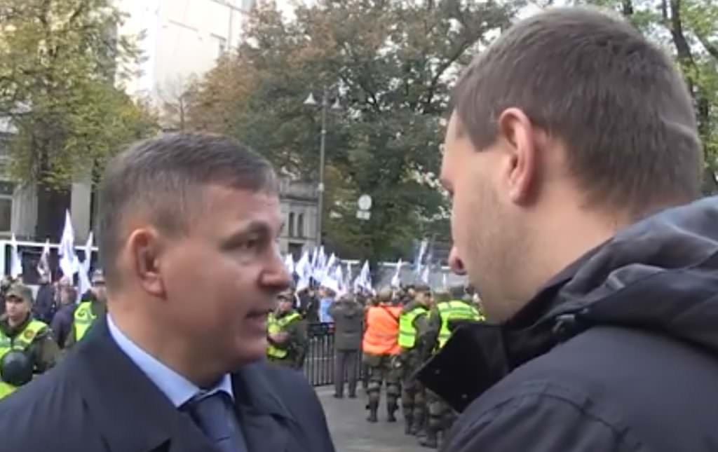 Депутат Парасюк побився під Радою з начальником УДО Гелетеєм