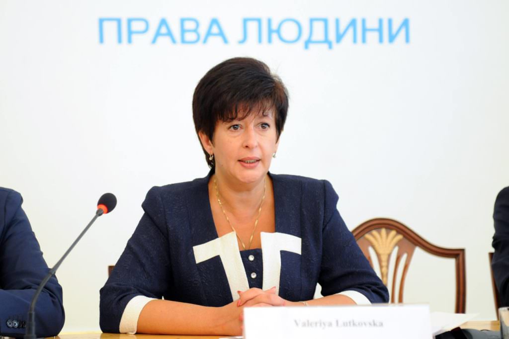 Лутковська закликала Авакова припинити  збір даних про власників авто на “бляхах”