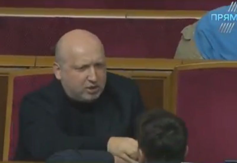 Савченко не дала Турчинову договорити про блокування Ради – вихопила мікрофон