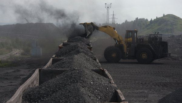 Влада Польщі визнала купівлю вугілля з окупованої частини Донбасу