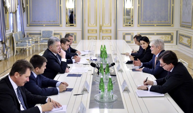 Порошенко домовився про відкриття у Києві інституту Сервантеса