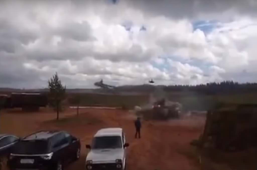 На навчаннях “Захід-2017” російський вертоліт, який обстріляв глядачів, ще наніс удар по складу