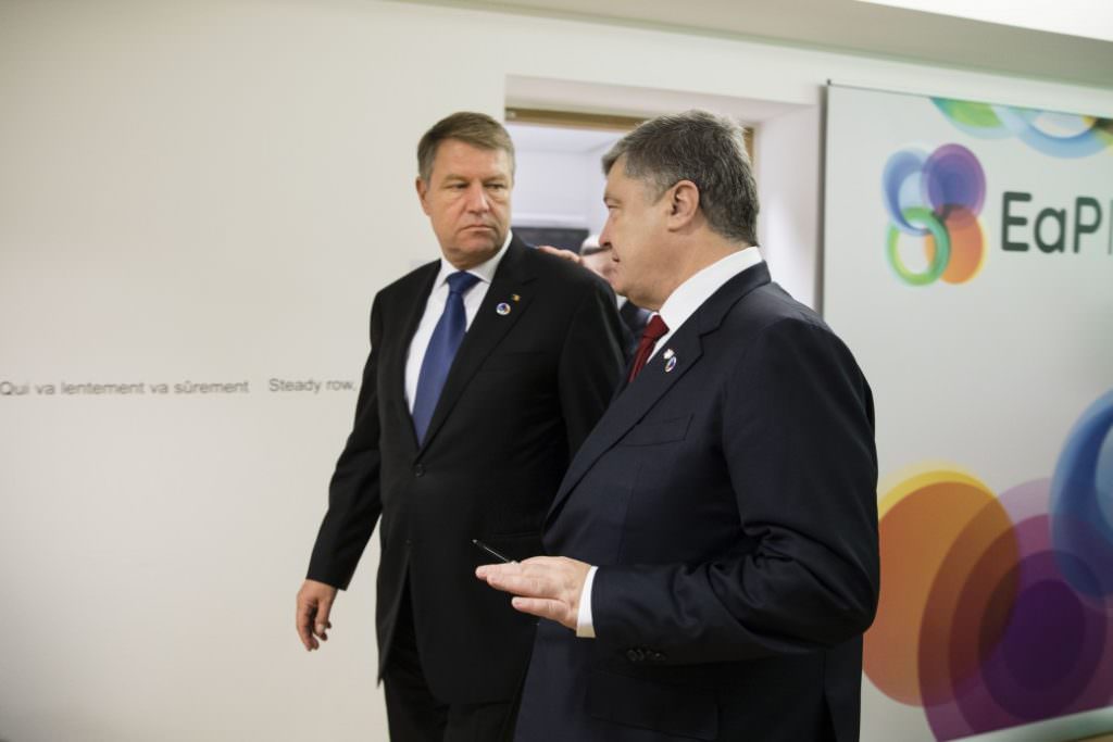Порошенко в Брюсселе встретился с президентом Румынии