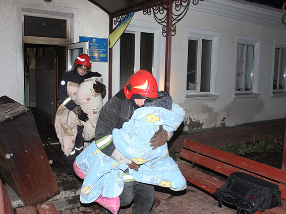 У Хмельницькому горів реабілітаційний центр – пожежники врятували 38 дітей