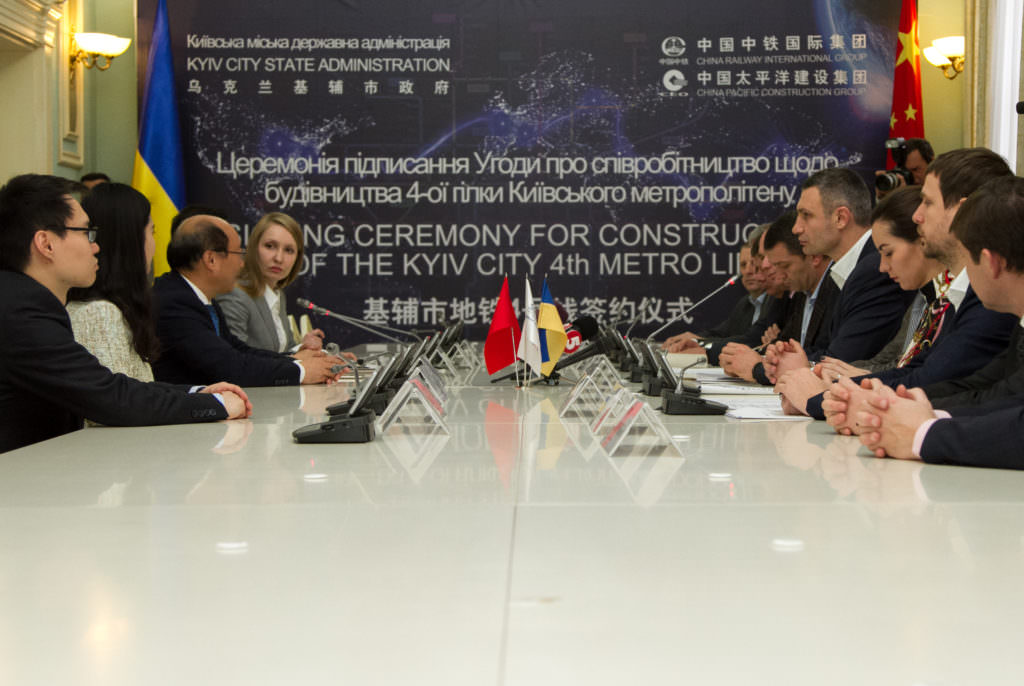 Метро на Троєщину: Київ підписав угоду про співробітництво з китайським консорціумом
