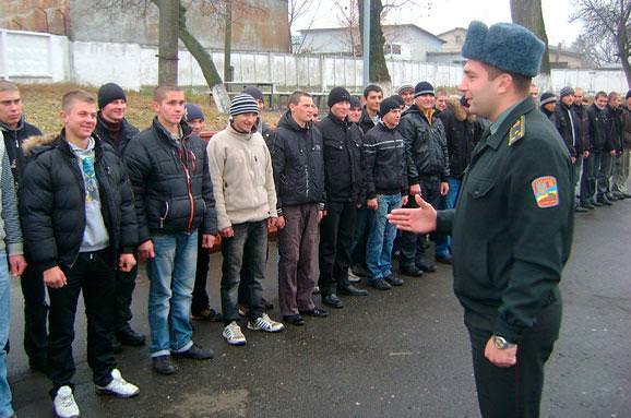 Кабмін збільшив призов на строкову службу у 2017 році