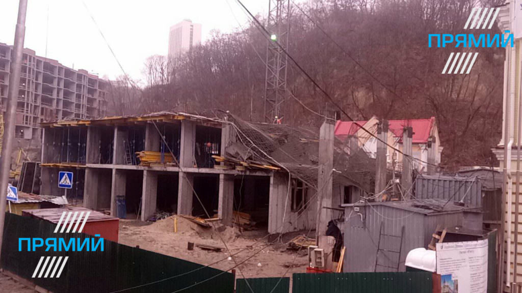 В Киеве на Воздвиженке обвалились плиты недостроя