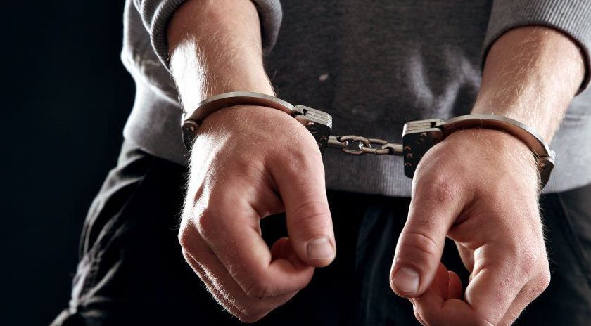 У Запоріжжі чоловік напав на патрульних із сокирою та газом