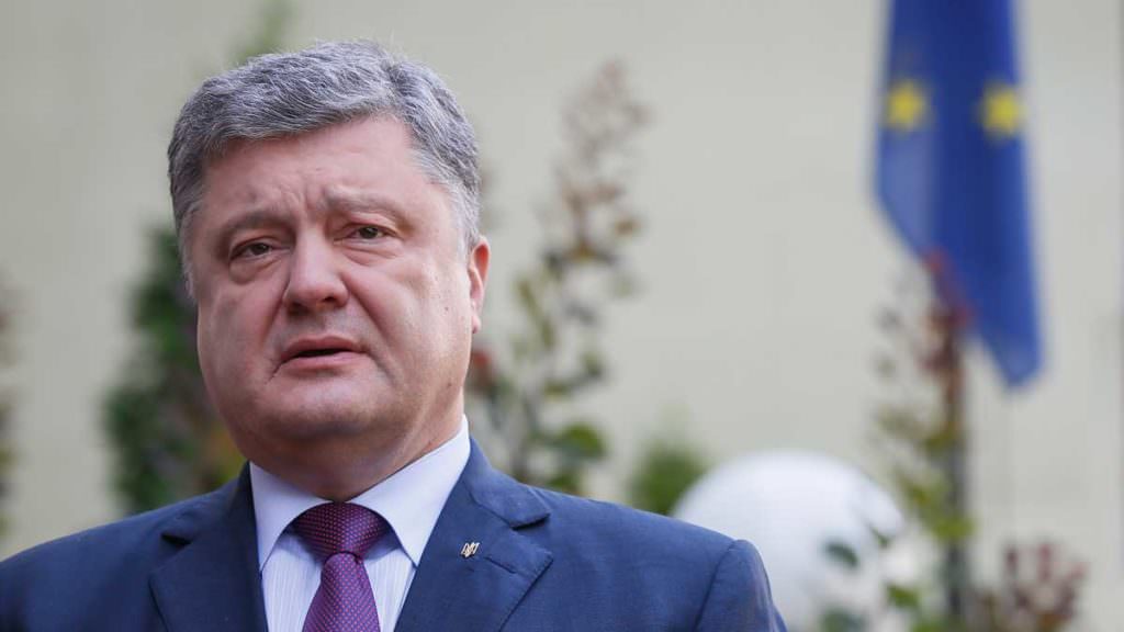 Порошенко висловив співчуття загиблим у результаті стрілянини в церкві у Техасі