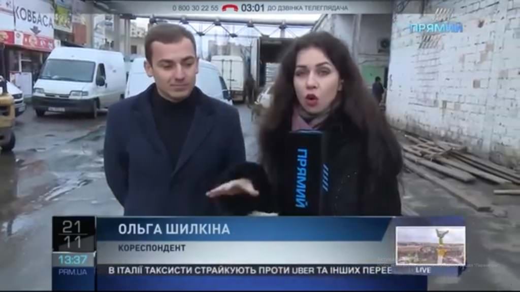 Продукти на підлозі й відсутність маркування: журналісти програми “Споживач” перевірили один з продуктових ринків Києва