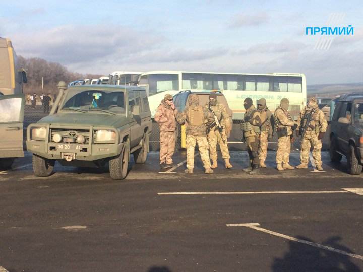 Первые фото с места освобождения украинских заложников в Донецкой области