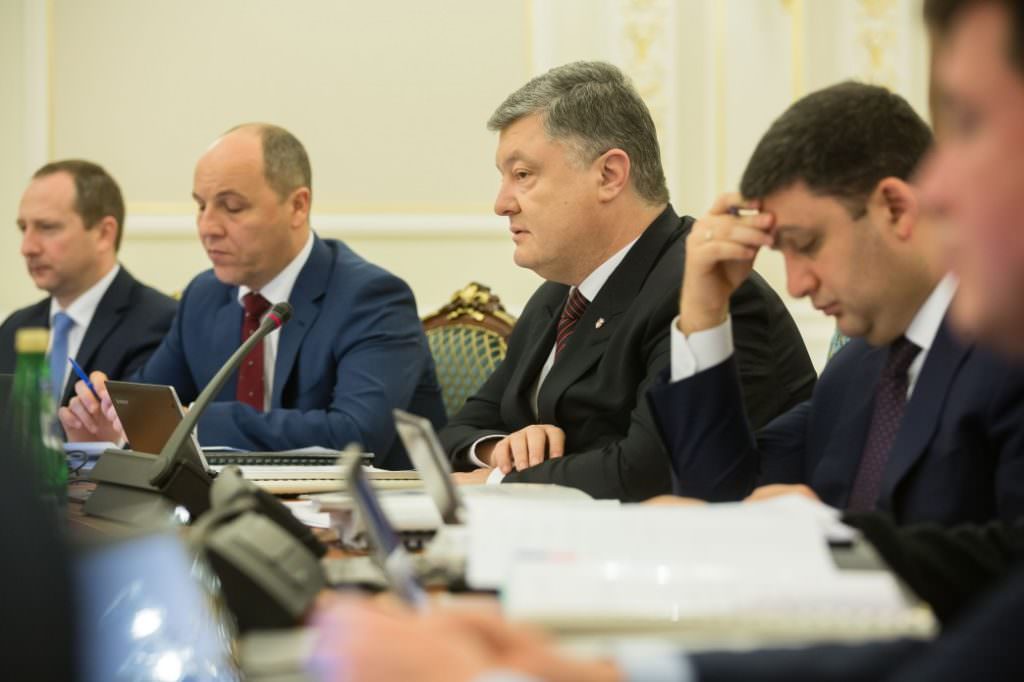 Сотрудничество президента, премьер-министра и председателя Верховной Рады почти идеальное — Медведев