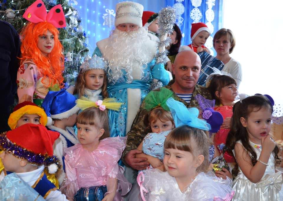Бійці Сил спеціальних операцій ЗСУ привезли подарунки дітям прифронтового Новолуганська
