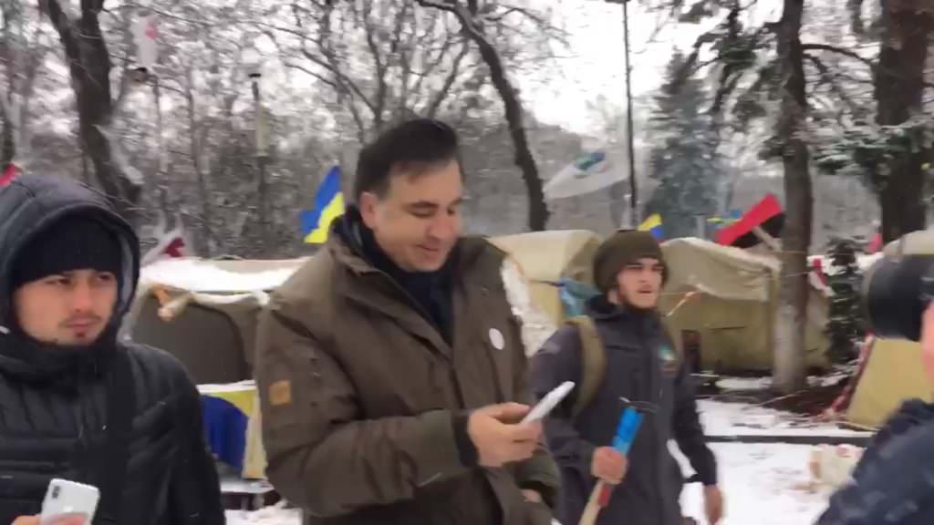 “Зникни”: Саакашвілі під Радою образив журналіста BBC
