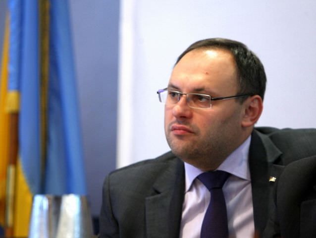 Суд повернув Каськіву паспорти для виїзду за кордон