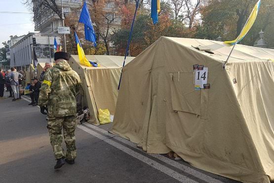 Правоохоронці затримали “псевдожурналіста”, який під час заворушень на Костьольній у натовпі дістав ніж