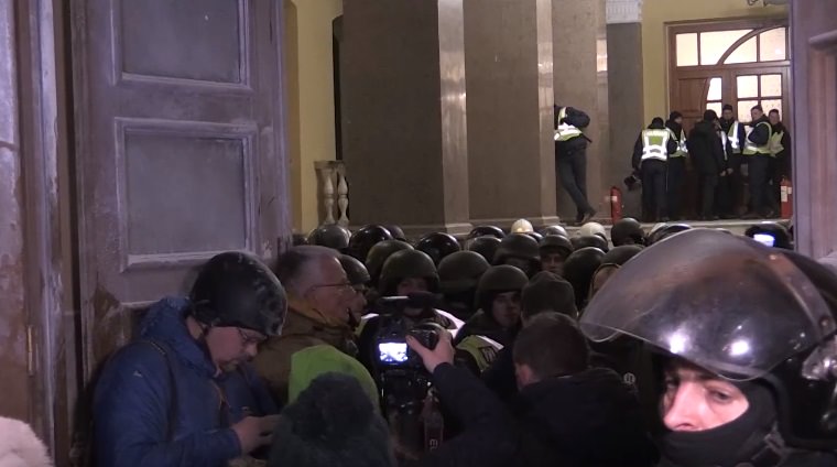 Попытка штурма Октябрьского: пострадали 32 силовика, открыто три уголовных производства (Обновлено)