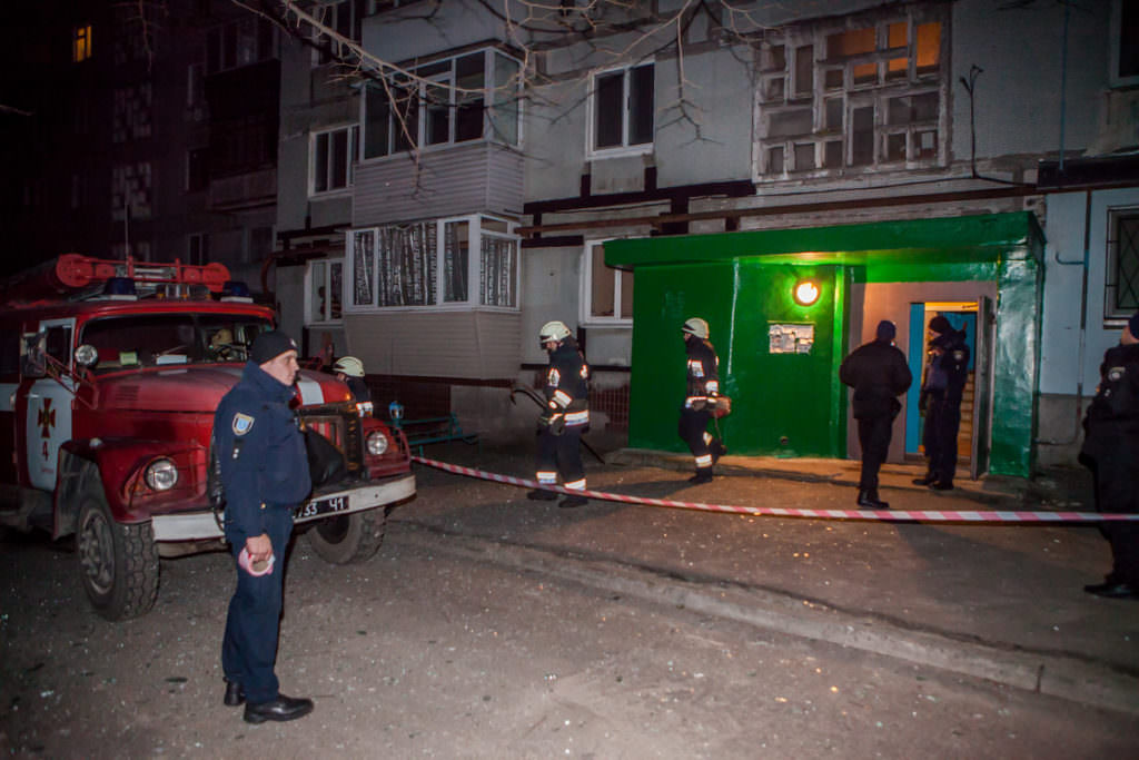 От взрыва в Днепре пострадала женщина-полицейский: правоохранители подозревают попытку покушения