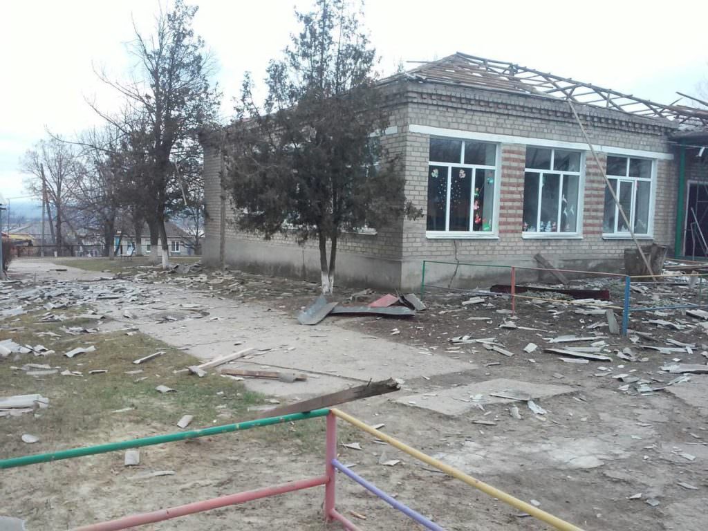 Обстріл бойовикам житлових районів Новолуганського: оприлюднено фото наслідків