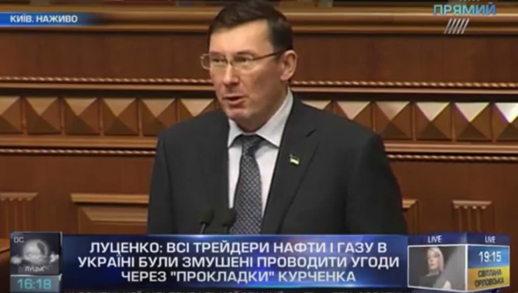 Луценко предложил нардепу Березюку выйти в центр Львова, «встать на колени и сложить мандат»