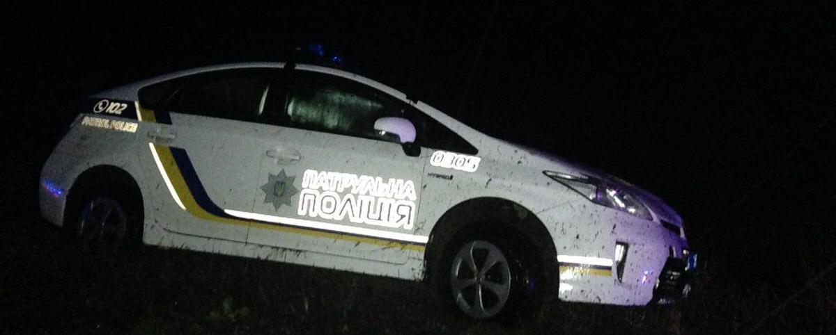Херсон: Поліцейські застрелили грабіжника, який з гранатою тікав на Toyota Prius поліції