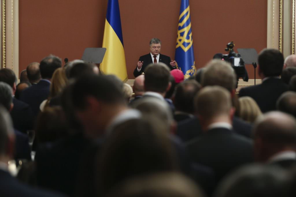 Про Донбас і Крим, реформи, антикорупційний суд та роль США і ЄС у захисті від агресії Росії: виступ Петра Порошенка на зустрічі з іноземними дипломатами