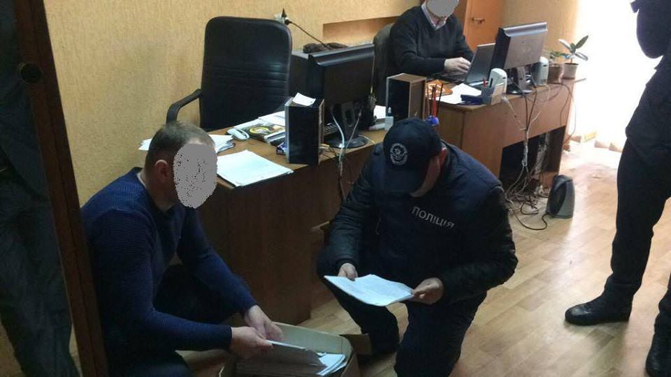 За хабарництво затримано начальника юридичного відділу РДА на Київщині